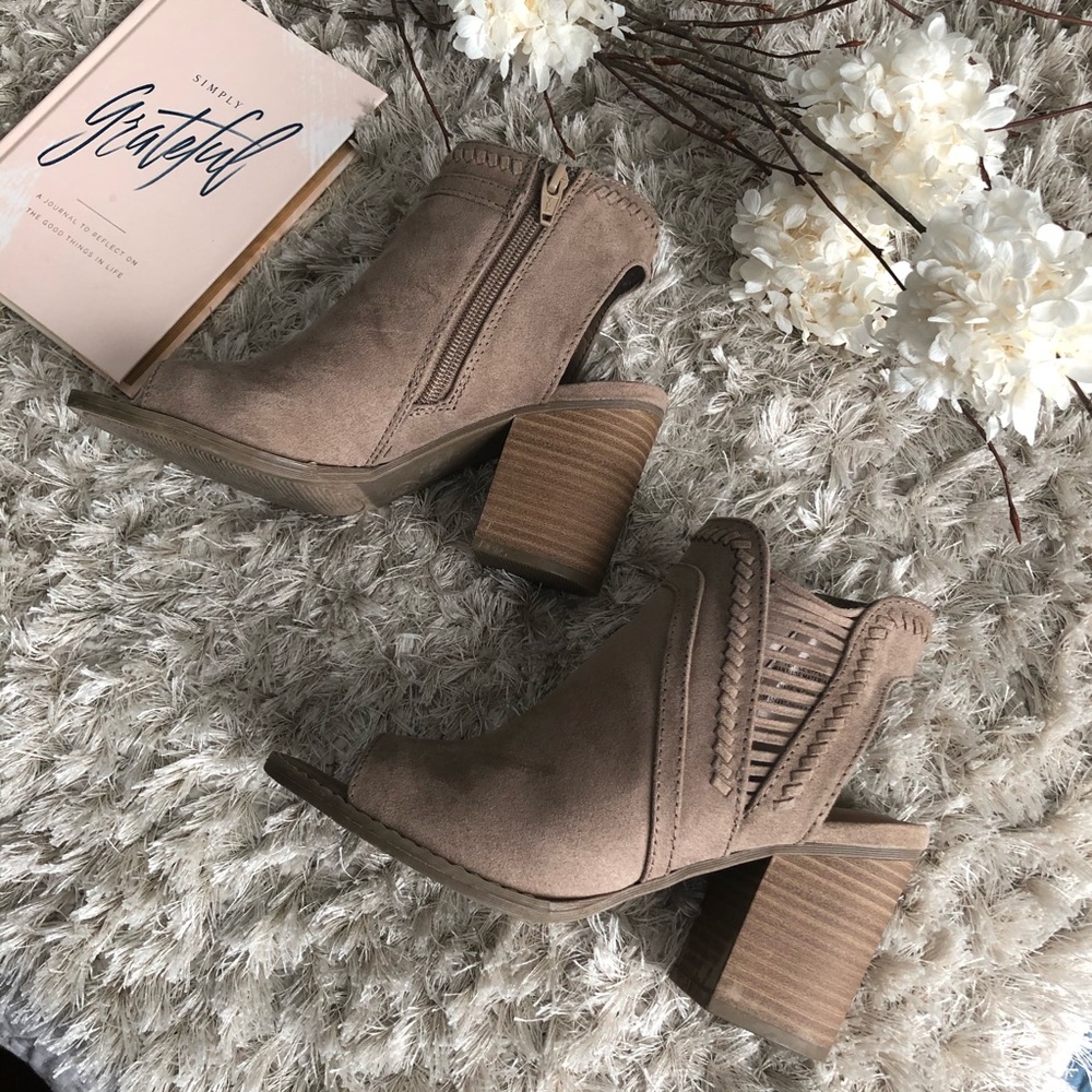Universal Thread Open Toe Booties
